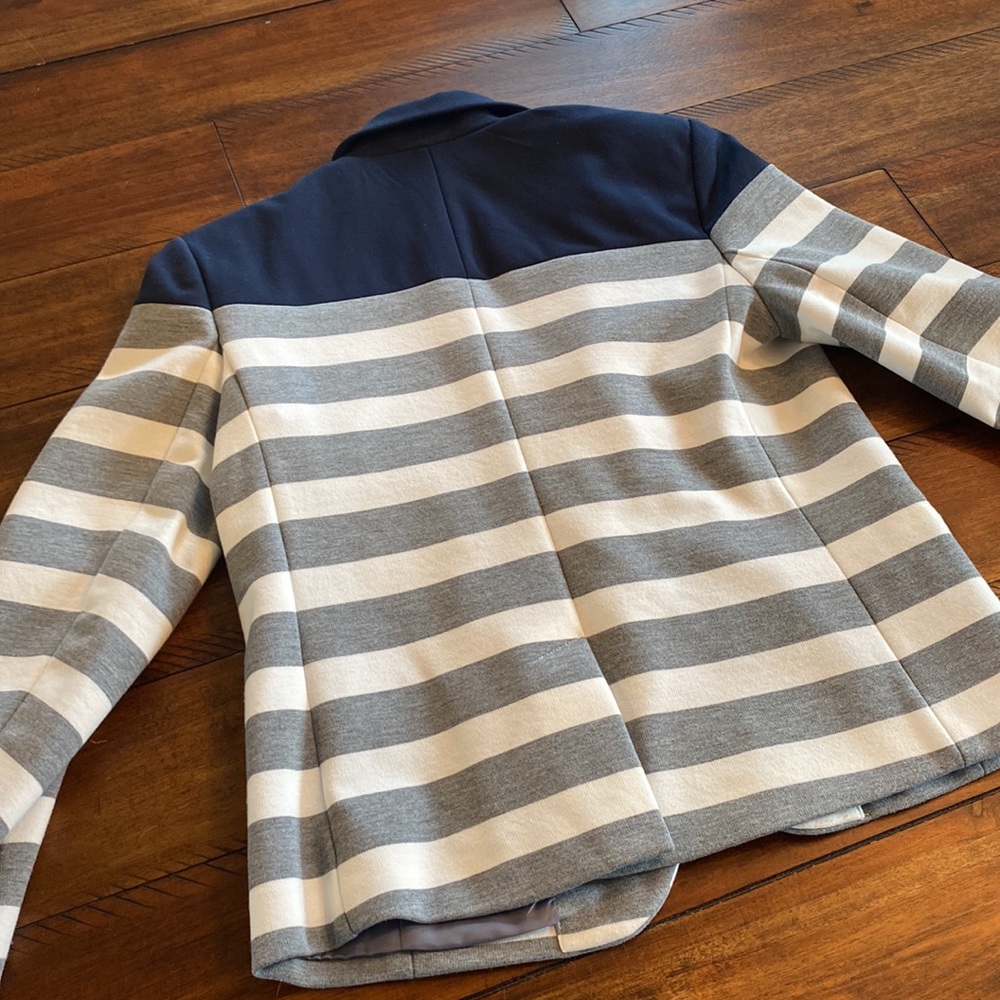 Super cute blazer from gap - Picture 9 of 12